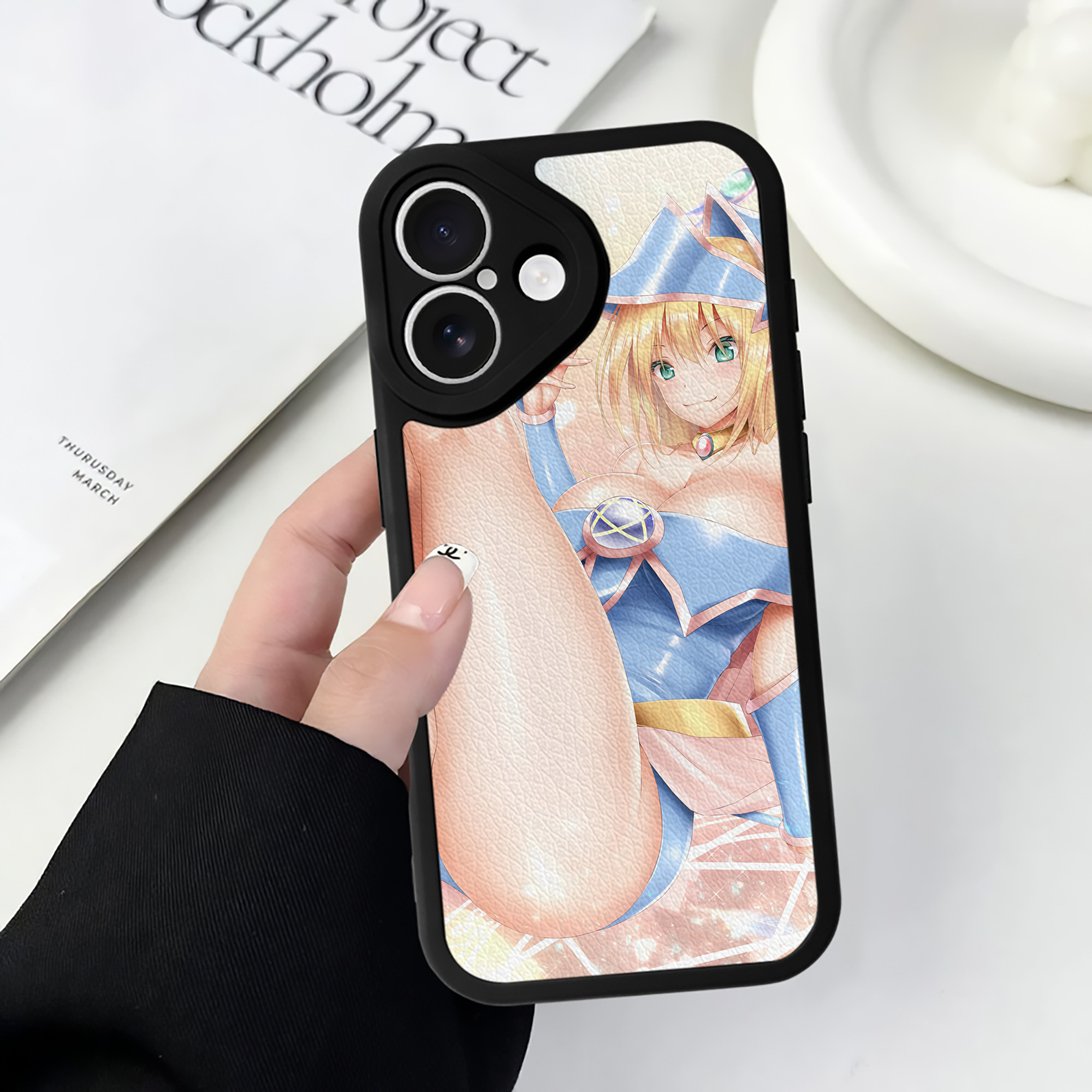 （画像用） 遊☆戯☆王 Yu-Gi-Oh! 【iPhone 16シリーズ対応】シリコンスマホケース（レザー調） 材質：シリコン